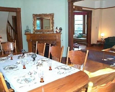 Evangeline'S Tower Bed & Breakfast Parrsboro Exterior photo